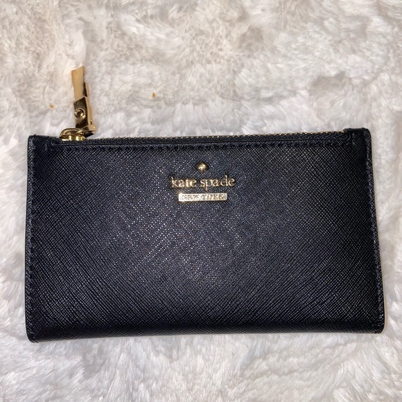 KATE SPADE wallet!! Still looks new!! - Picture 1 of 3